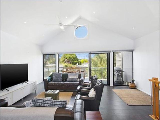 Townhouse Within A Stones Throw To Barwon River!