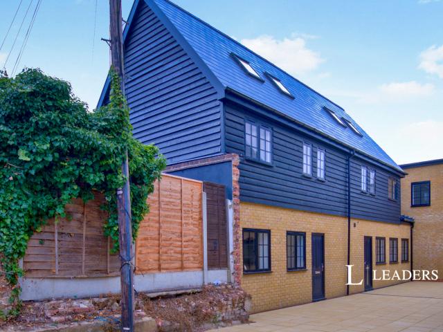 Townhouse to rent in Victoria Avenue, Southend on Sea, Essex, SS2 | Leaders