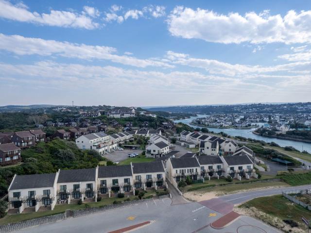 Townhouse to rent in West Beach, Port Alfred