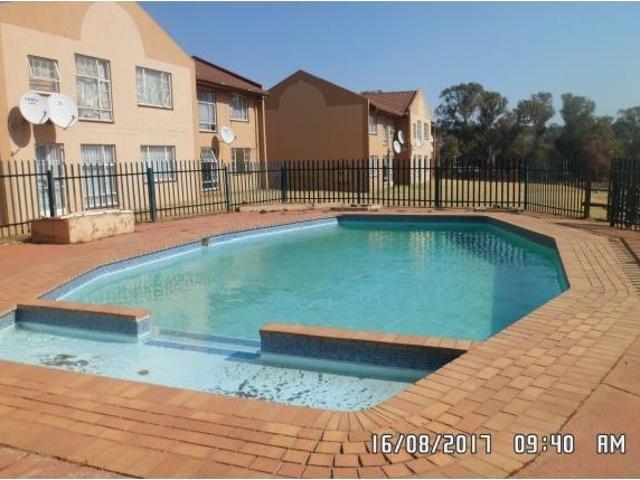 Townhouse To Rent in Alan Manor, Johannesburg