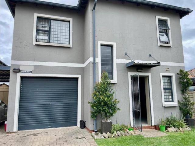 Townhouse To Rent in Amberfield, Centurion Centridge
