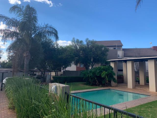 Townhouse to rent in Bendor Park