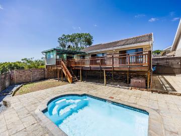 Townhouse to rent in Beacon Bay