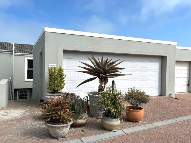 Townhouse to rent in Big Bay