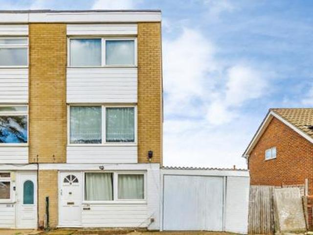 Townhouse to rent in Coulsdon Road, Caterham, Surrey, CR3 | Leaders