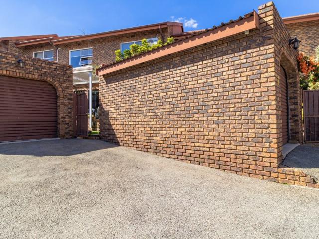 TOWNHOUSE TO RENT IN CROYDON, KEMPTON PARK