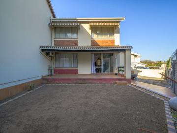 Townhouse to rent in Effingham Heights