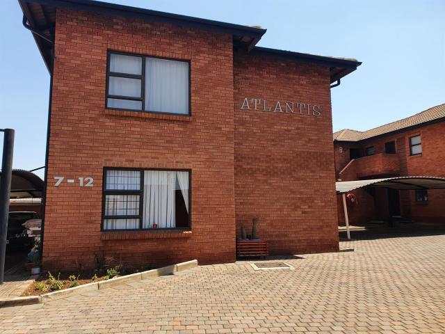 Townhouse To Rent in Florentia, Alberton