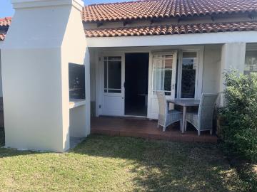 Townhouse to rent in Keurbooms