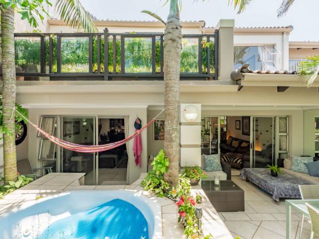 Townhouse to rent in La Lucia