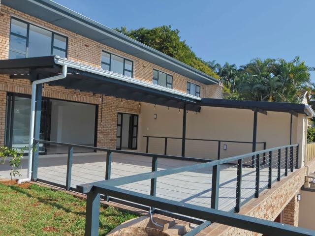 Townhouse to rent in La Lucia