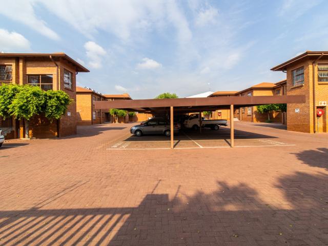 Townhouse To Rent in New Redruth, Alberton