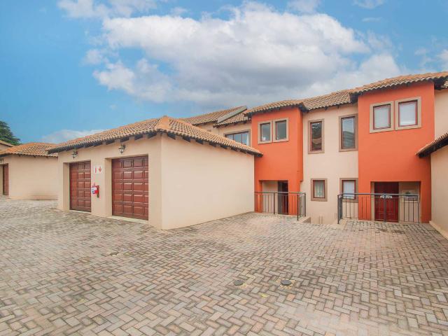 Townhouse to rent in Noordheuwel
