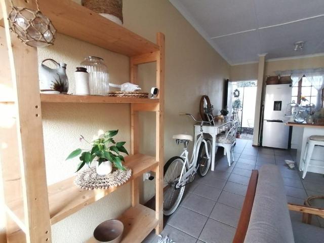 Townhouse To Rent in Paulshof, Sandton