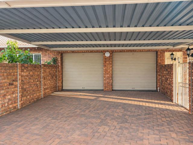 Townhouse to rent in Pierre van Ryneveld