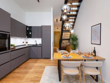 Townhouse über zwei Etagen mit Rooftop Terrasse direkt am grünen Lechufer