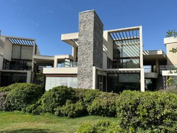 TOWNHOUSES AVENIDA DEL VALLE