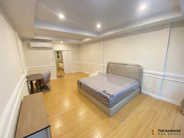 Townhome Area Pathum Wan ใกล้ BTS สนามกีฬาเพียง 300 ม
