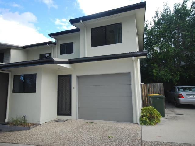 TOWNHOME IN THE HEART OF NUNDAH!