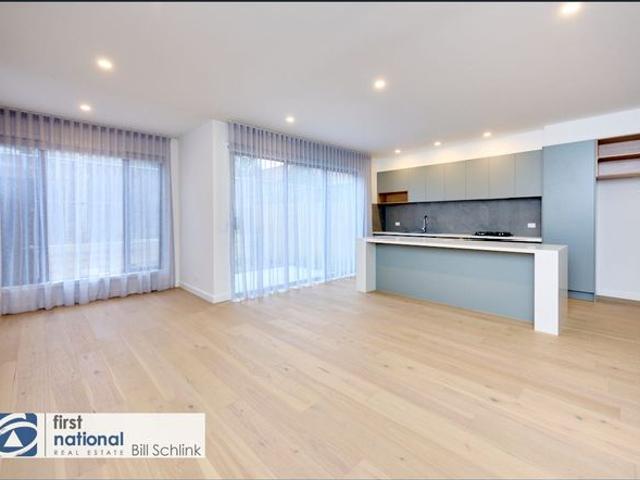 TOWNHOME IN BALWYN