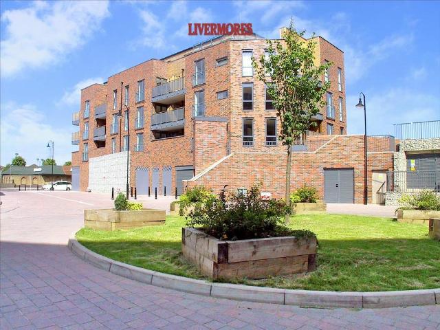 Townhall Square, Crayford, Kent 1 bed apartment to rent £1,500 pcm £346 pw