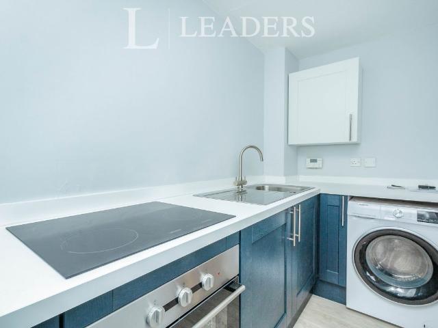 Townsend Cottages, Townsend Lane, Woking GU22, 1 bed flat to rent, £1,195 pcm | PrimeLocation
