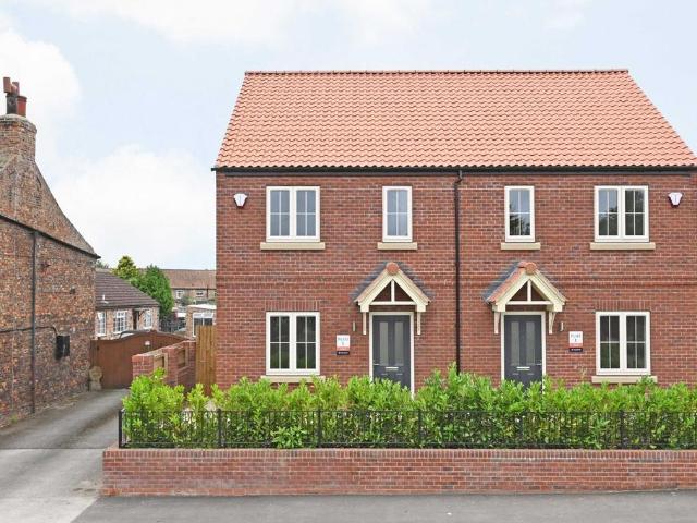Townsend Close, Shipton By. 3 bed semi detached house to rent £1,500 pcm £346 pw