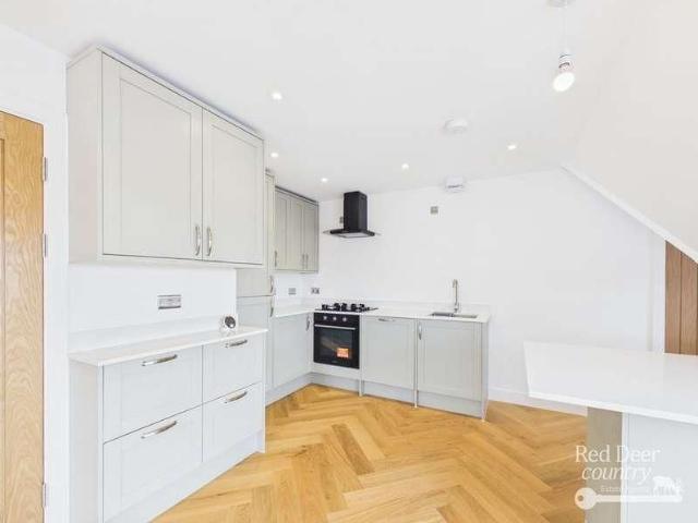 Townsend Road, Minehead Luxury Three bedroom Apartment Situated On The Second Floor, TA24