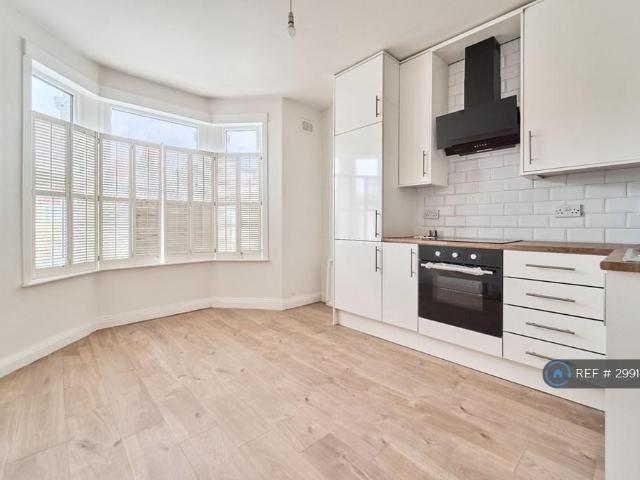 Townsend Road, Southall, UB1 2 bed flat to rent £2,000 pcm £462 pw