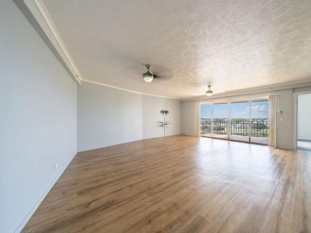 Townsville City living with Secure Parking 3 Bed Unit