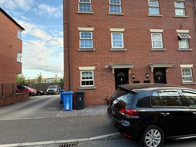 Towpath Way, Spondon, Derby, DE21 2 bed end of terrace house to rent £985 pcm £227 pw