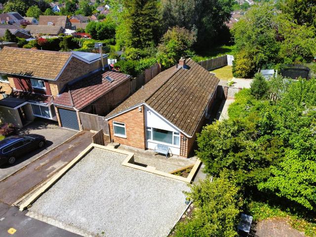 Toynbee Close, Botley OX2, 3 bed detached bungalow to rent, £2,000 pcm | PrimeLocation