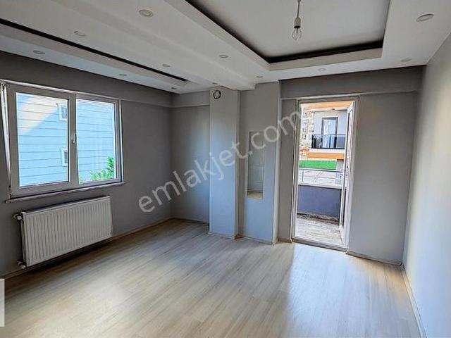 Tozluemlak'tan Atakent Tramvaya 2 Dk Çift Balkon Otoparklı 1+1