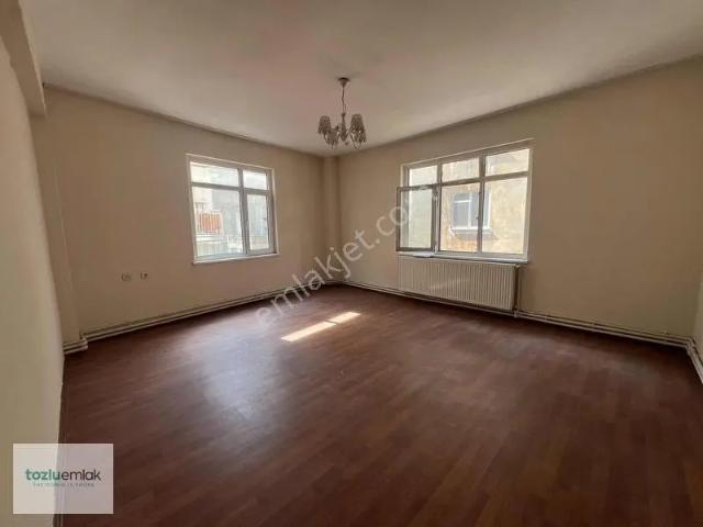 Tozluemlak'tan İlkadımda 2+1 Kiralık Daire