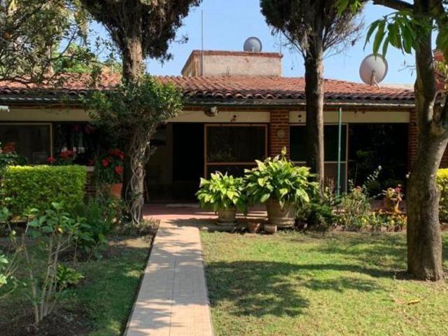 Tlayacapan a 2 cuadras del Pueblo Magico Acogedora casa con Hermoso jardín