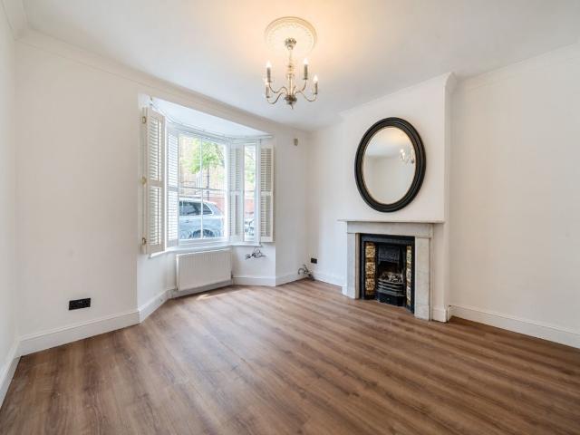 Trott Street, London SW11, 3 bed detached house to rent, £3,600 pcm | PrimeLocation