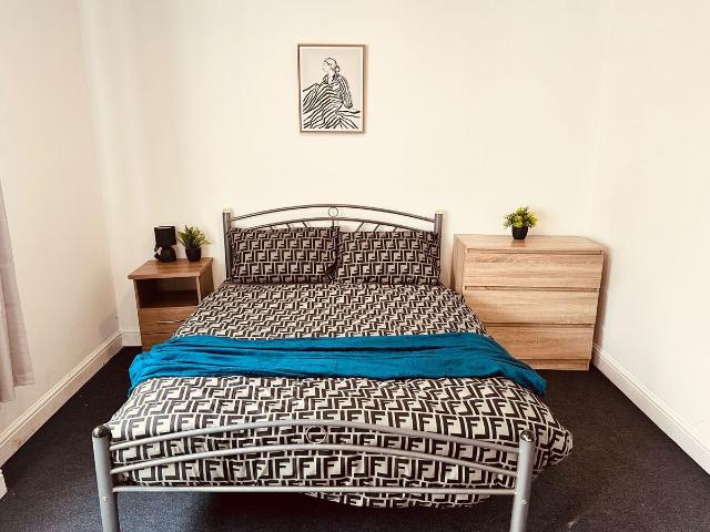 Trotters Lane, West Bromwich B71, Studio to rent, £953 pcm | PrimeLocation