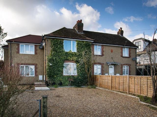 Trowley Hill Road Flamstead AL3 2 bed terraced house to rent £1,750 pcm £404 pw