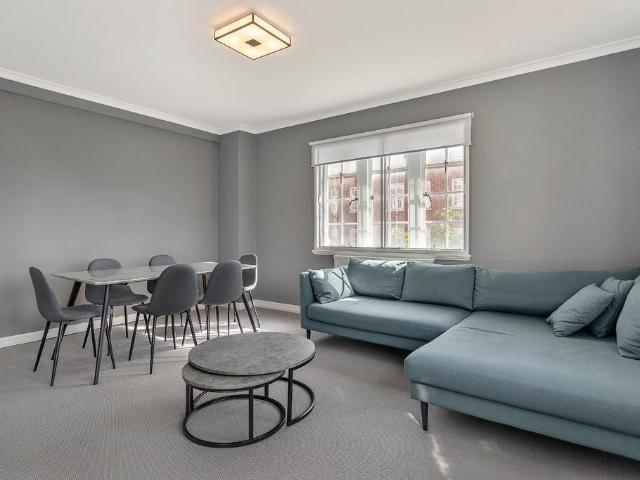 Troy Court, Kensington High Street. 2 bed flat to rent £4,500 pcm £1,038 pw