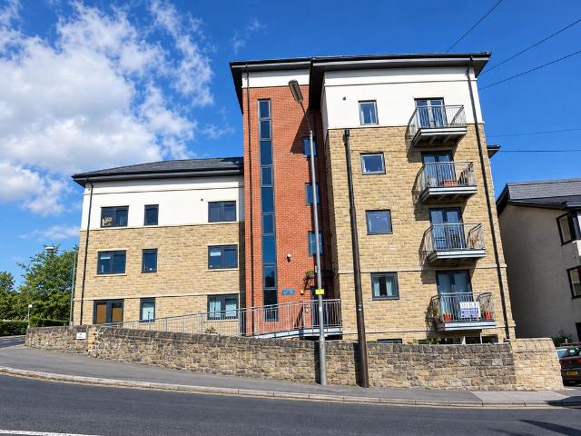 Troy Road, Horsforth, Leeds, West. 2 bed flat to rent £925 pcm £213 pw
