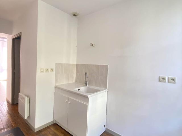 TROYES – HYPER CENTRE – STUDIO NON MEUBLE