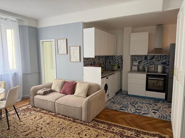 Trocadéro rue Saint Didier T1 meublé confort 34 m² en parfait état