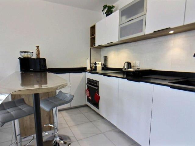 Trois Lucs: Appartement T2 Meublé avec Terrasse et Box en sous sol