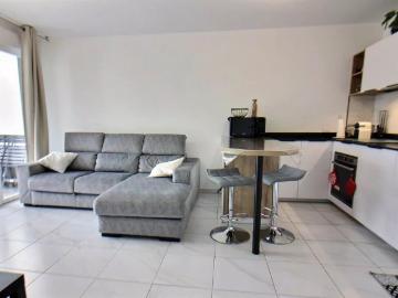 Trois Lucs: Appartement T2 Meublé avec Terrasse et Box en sous sol