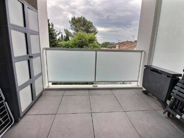 Trois Lucs: Appartement T2 Meublé avec Terrasse et Box en sous sol