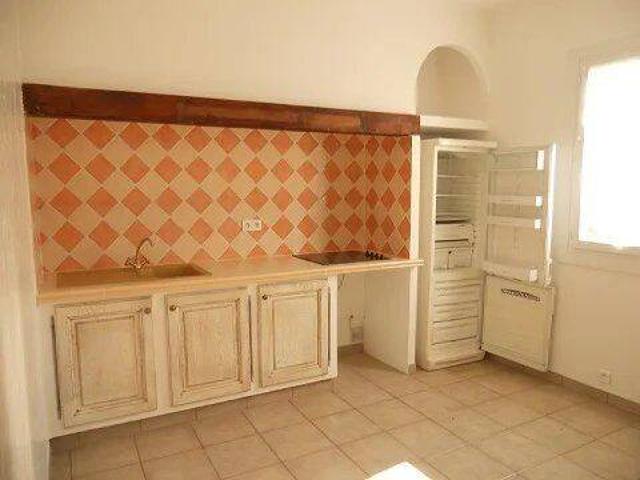 Trois pièces de 90m² avec balcon et deux places de parking dans