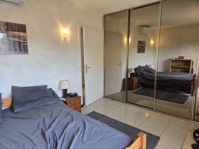Trois pièces de 90m² avec terrasse de 30m², cellier et garage