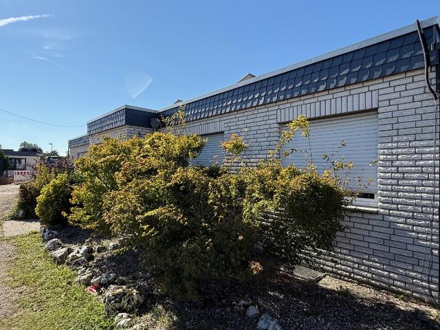 TROISDORF ESCHMAR top Bungalow, Bj. 2004, 5 Zimmer, ca. 160 m² Wfl. 460 m² GrSt Keller, Garage, PV