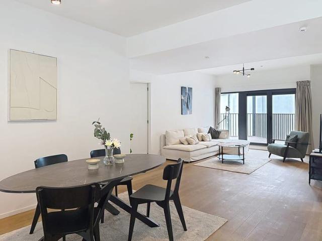 TRONE: 2 bedroom apartment