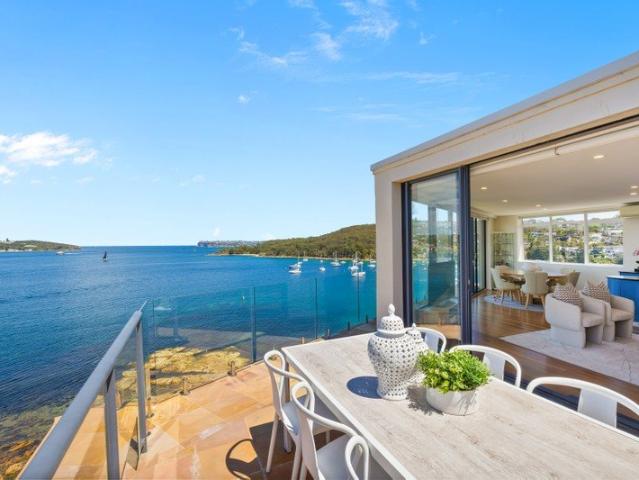 Trophy waterfront penthouse with breathtaking harbour panoramas